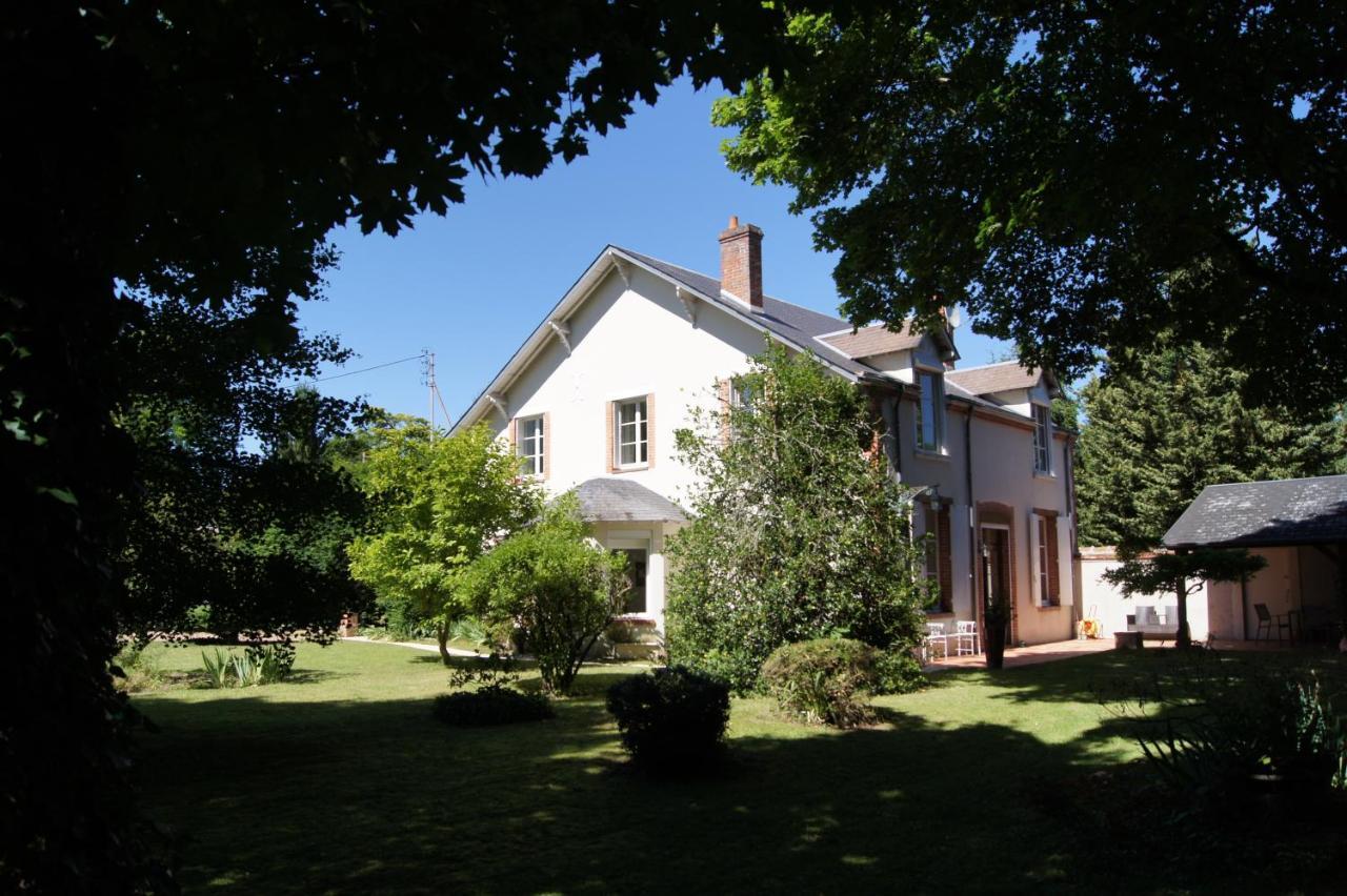 L'Atelier Du Chateau Saint-Ay Exteriör bild