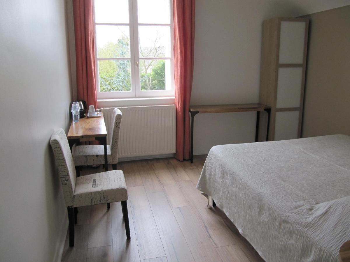 L'Atelier Du Chateau Saint-Ay Exteriör bild